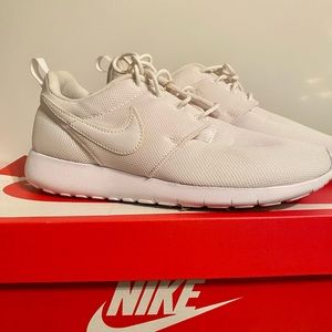 Nike Roshe One Sneaker
